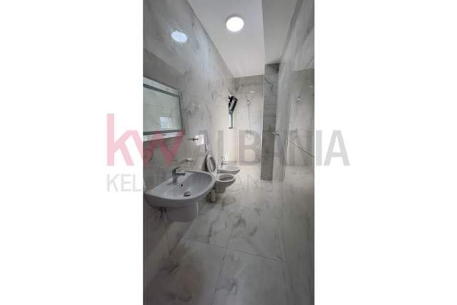 Tirane, jepet me qera apartament 2+1+BLK Kati 7, 85 m² 470 Euro (Rruga Teodor Keko)