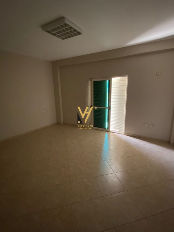 Tirane, jepet me qera zyre Kati 2, 230 m² 850 € (SELITE)