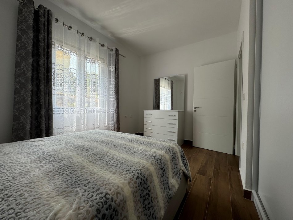 Tirane, jepet me qera apartament 1+1+Ballkon Kati 1, 65 m² 600 € (Pjeter Budi)