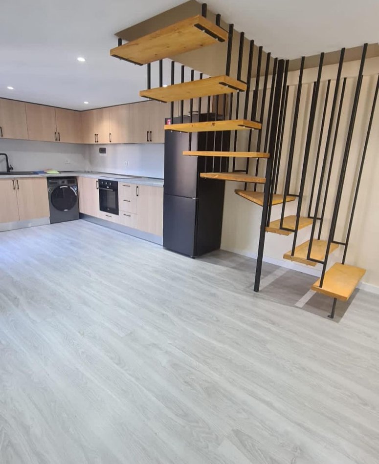 Tirane, jepet me qera apartament duplex 2+1 Kati 5, 95 m² 700 € (liqeni i thate)