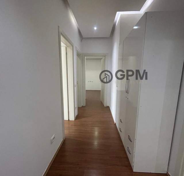 Tirane, jepet me qera ambjent biznesi Kati 7, 130 m² 700 Euro (Ring Center)