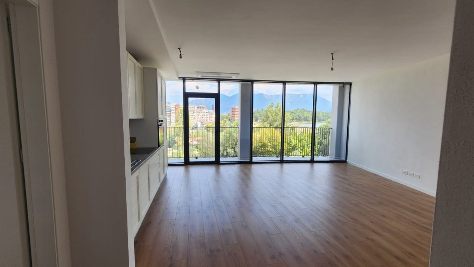 Tirane, jepet me qera 3+1 Kati 2, 132 m² 1.200 € (Liqeni i Tiranes)