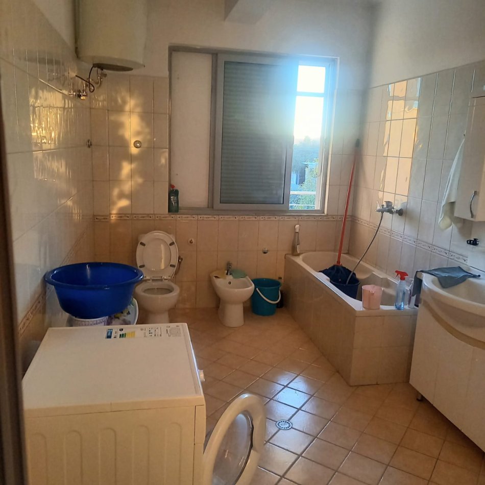 Tirane, shitet Vile 2 Katshe Kati 2, 305 m² 355.000 € (Albanet Kamez)