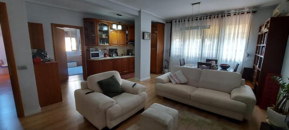 Tirane, jepet me qera apartament 2+1 Kati 3, 100 m² 650 € (Stadiumi dinamo)