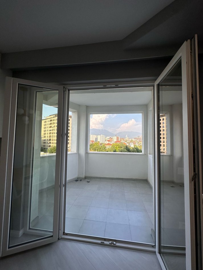 Tirane, jepet me qera apartament 1+1 Kati 5, 75 m² 600 € (astir)