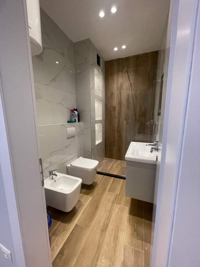 Tirane, jepet me qera apartament 2+1 100 m² 600 Euro (rruga Kavajes)