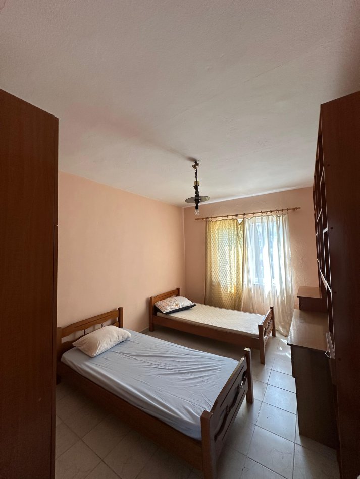 Tirane, jepet me qera apartament 2+1+Ballkon Kati 5, 75 m² 400 € (Rr. Idriz Dollaku)