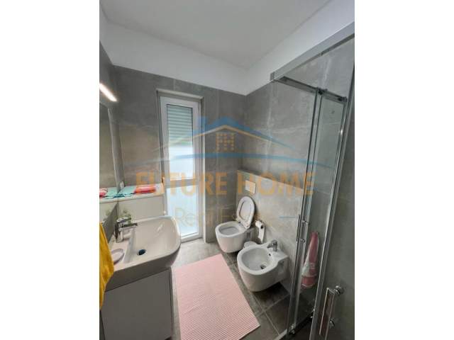 Tirane, jepet me qera apartament 2+1+BLK Kati 3, 87 m² 850 Euro (Liqeni i That)