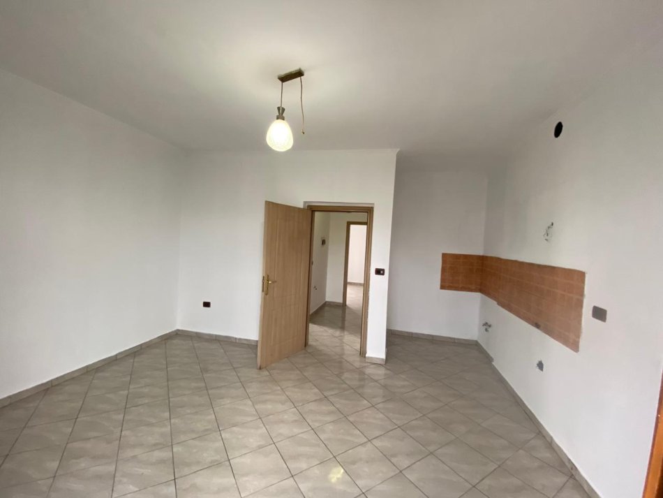 Apartament 1+1 ne Shitje tek  Rrg bardhyl afer Ish Rozafes.
