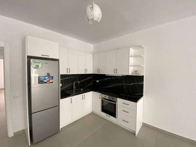 Tirane, jepet me qera apartament 2+1 Kati 5, 105 m² 450 Euro (Spitali nr 5)