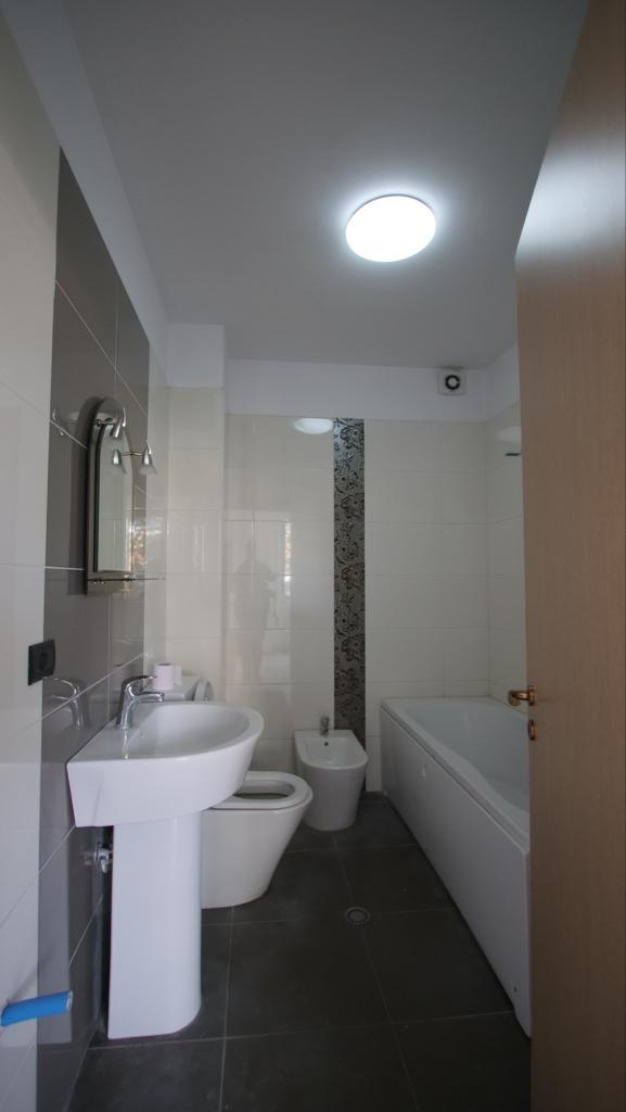 Tirane, jepet me qera apartament 2+1+BLK Kati 3, 128 m² 600 Euro (Hoxha Tahsim)