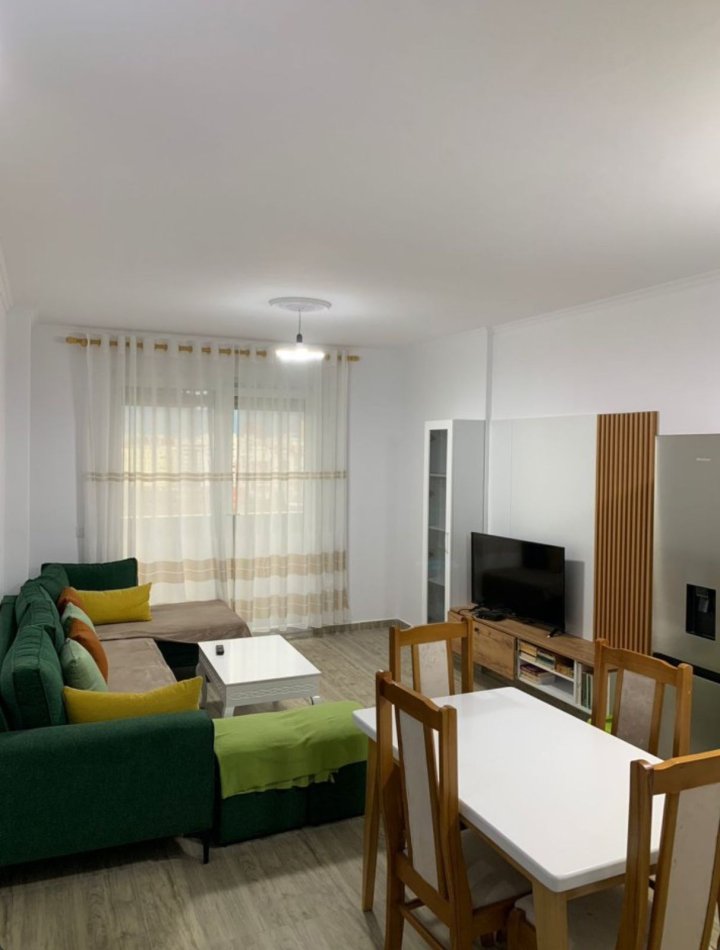 Tirane, jepet me qera apartament 1+1 Kati 5, 50 m² 500 € (Amerikan 3)