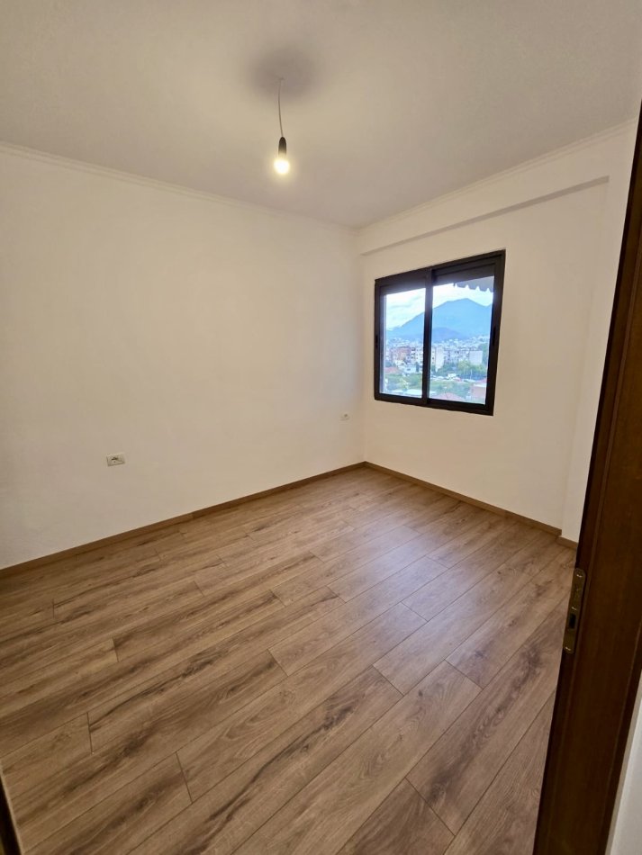 Tirane, shitet apartament 1+1+Aneks+Ballkon Kati 5, 55 m² 90.000 € (Dibres te Spitalet te Fakulteti Mjekesis)