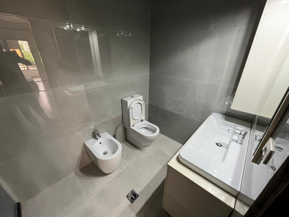Tirane, shes apartament 2+1+Aneks+Ballkon Kati 3, 120 m² 187.000 € (Liqeni Thate)