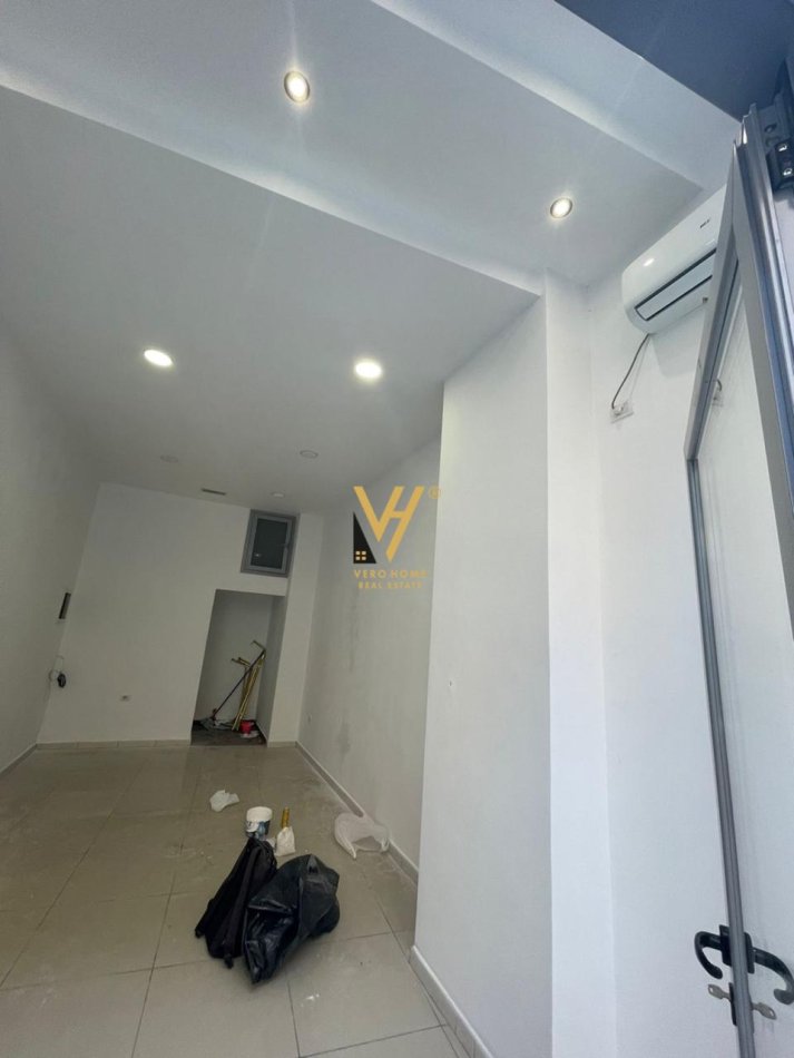 Tirane, jepet me qera dyqan Kati 0, 28 m² 500 € (UNAZA E RE)