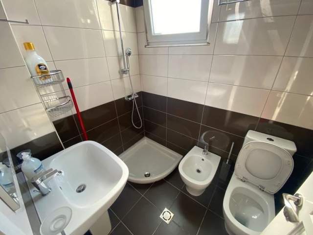 Tirane, jepet me qera garsonier 1+1 Kati 3, 40 m² 260 Euro (Rruga 5-Maji)
