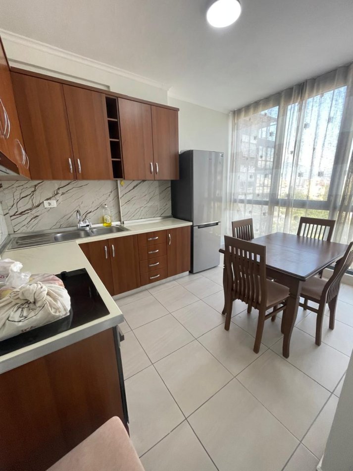 Tirane, jepet me qera apartament 2+1 Kati 8, 90 m² 600 € (Ish Fusha Aviacionit)