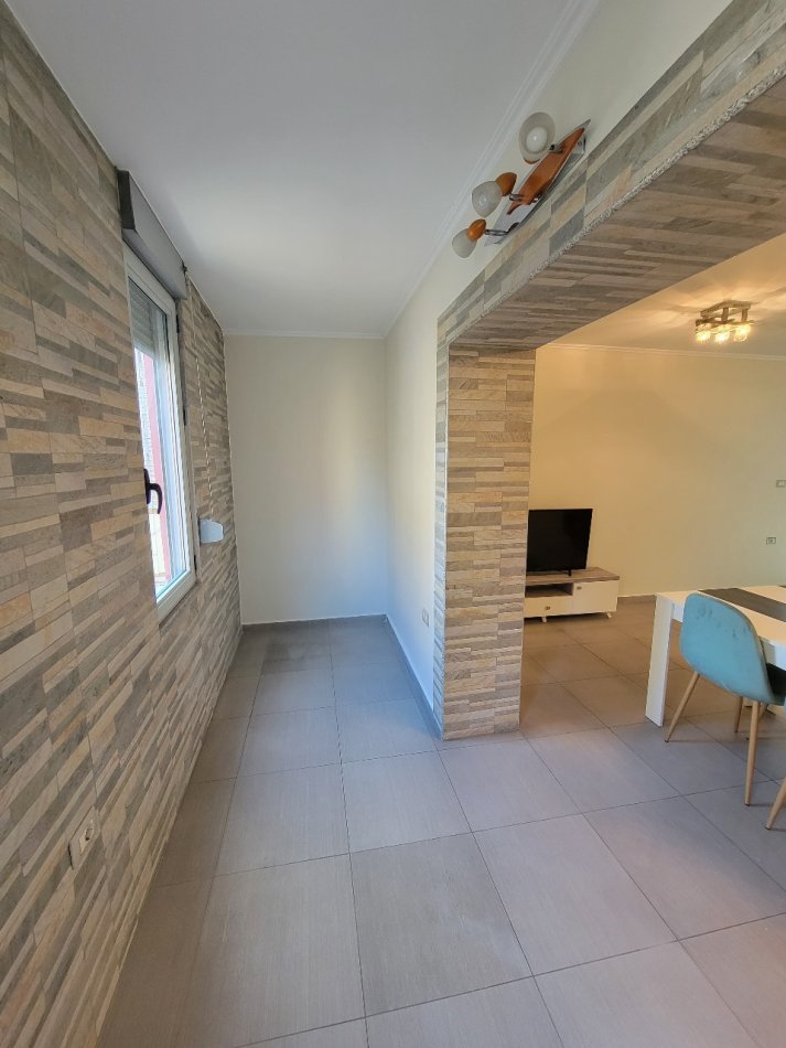 Tirane, jepet me qera apartament 1+1 Kati 3, 60 m² 550 € (BRRYL)
