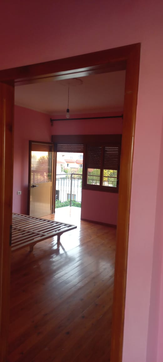 Tirane, jepet me qera apartament 2+1+BLK Kati 4, 100 m² 35.000 Leke (rruga Tonin Harapi)