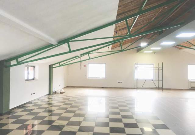 Tirane, shitet magazine 215 m² 107.500 Euro