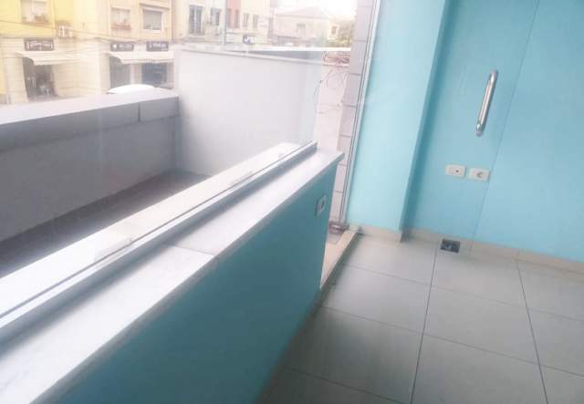 Tirane, jepet me qera ambjent biznesi 27 m² 25.000 Leke