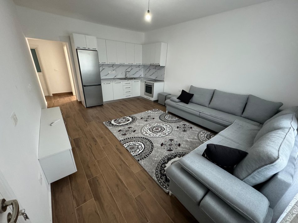 Tirane, jepet me qera apartament 1+1+Ballkon Kati 1, 65 m² 600 € (Pjeter Budi)
