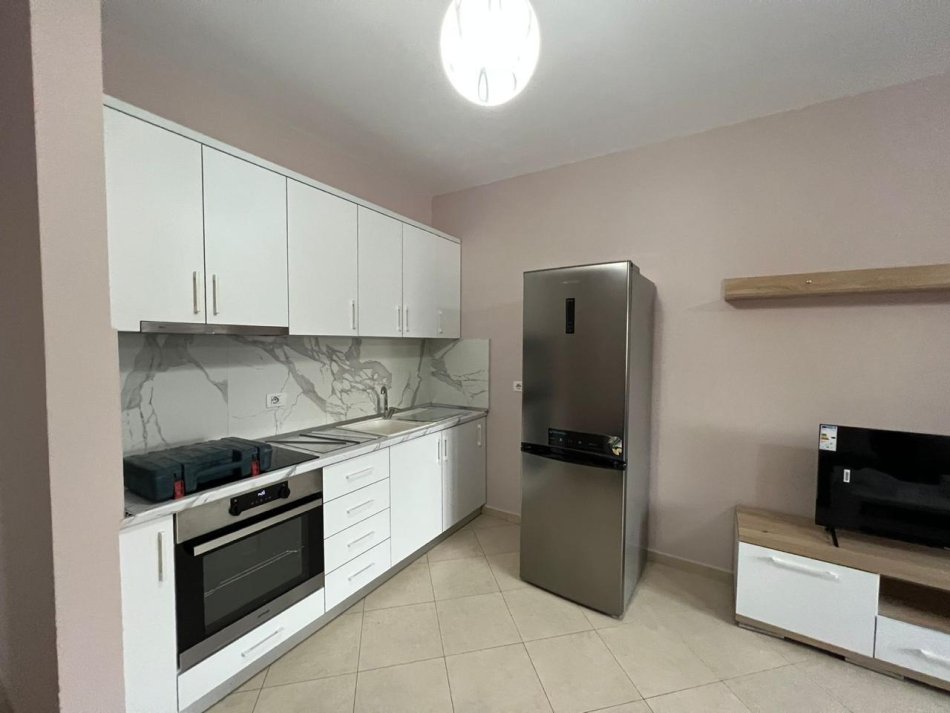 Tirane, jepet me qera apartament 2+1 Kati 5, 90 m² 600 € (rruga 5 maji)