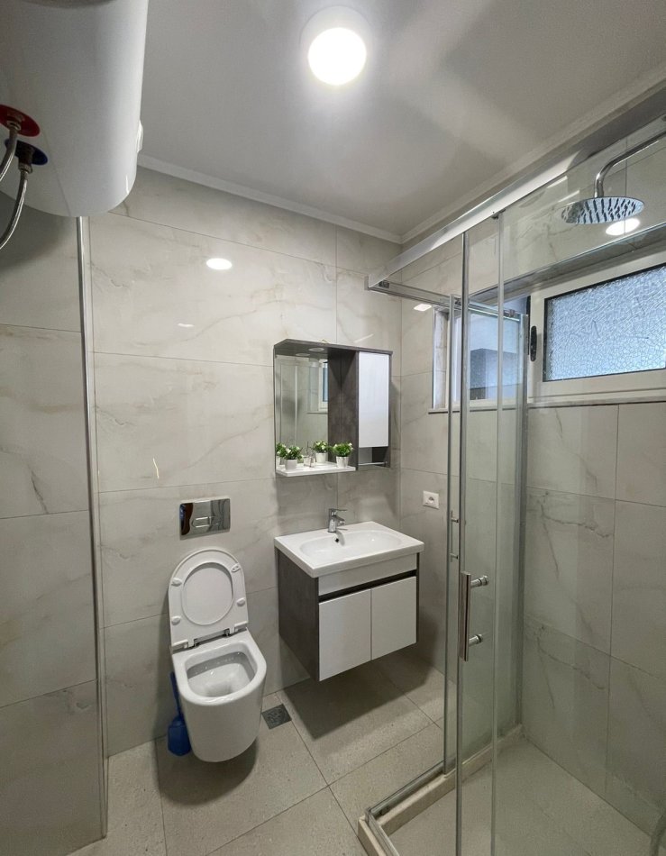 Tirane, jepet me qera apartament 3+1+Aneks+Ballkon Kati 9, 124 m² 600 € (Komuna e Parisit)
