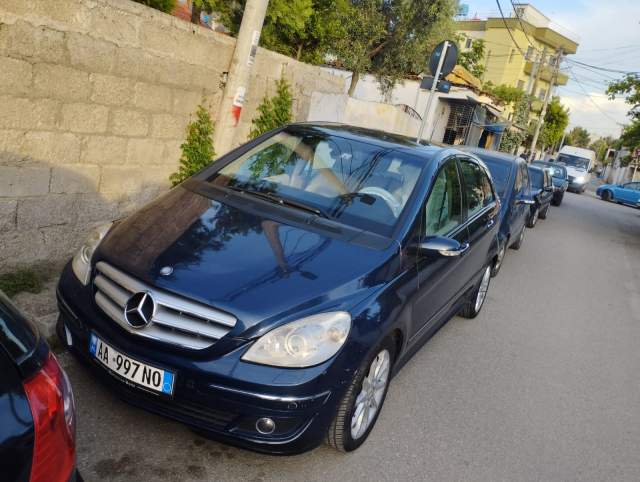 Tirane, shes makine Mercedes-Benz B class Viti 2006, 4.000 Euro