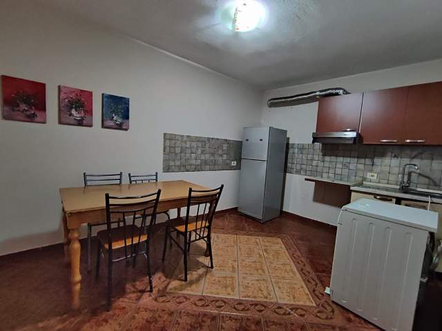 Tirane, jepet me qera apartament 2+1 Kati 2, 90 m² 500 Euro (7xhuxhat)
