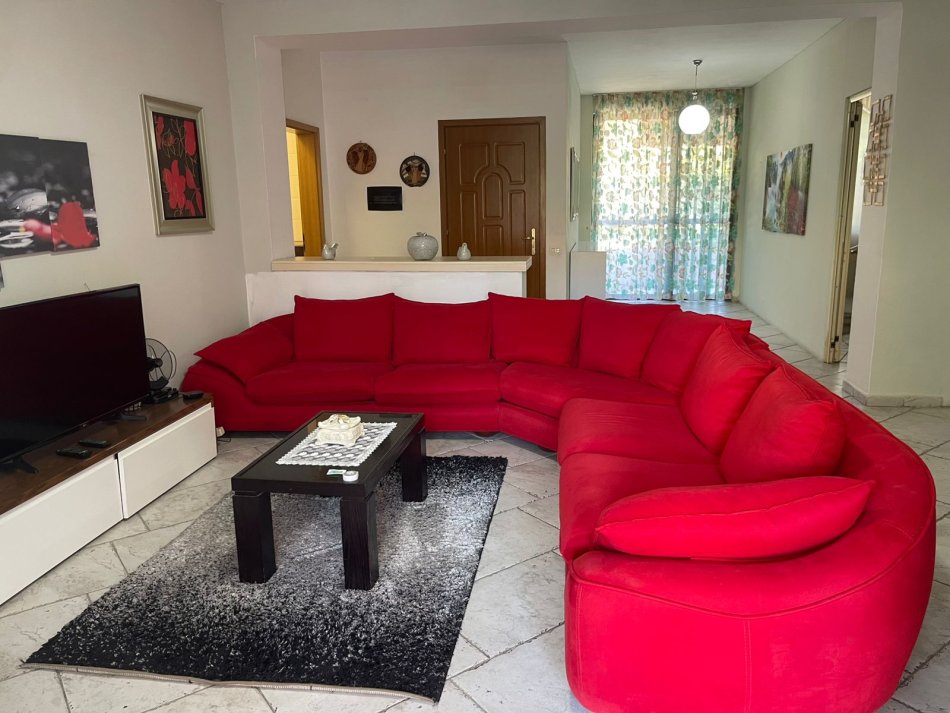 Tirane, jepet me qera apartament 2+1 Kati 1, 140 m² 600 € 