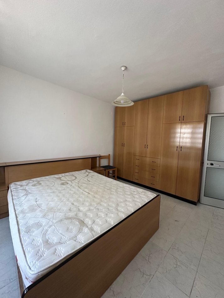 Tirane, jepet me qera apartament 2+1+Ballkon Kati 5, 75 m² 400 € (Rr. Idriz Dollaku)