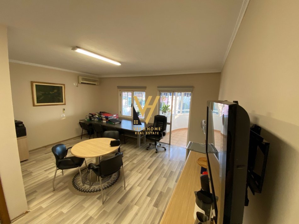 Tirane, jepet me qera apartament 2+1+Ballkon Kati 10, 145 m² 1.500 € (BLLOK)