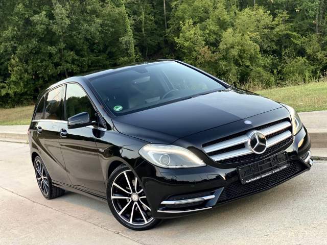 Tirane, shes makine Mercedes-Benz B Klas Avantgarde Viti 2012,