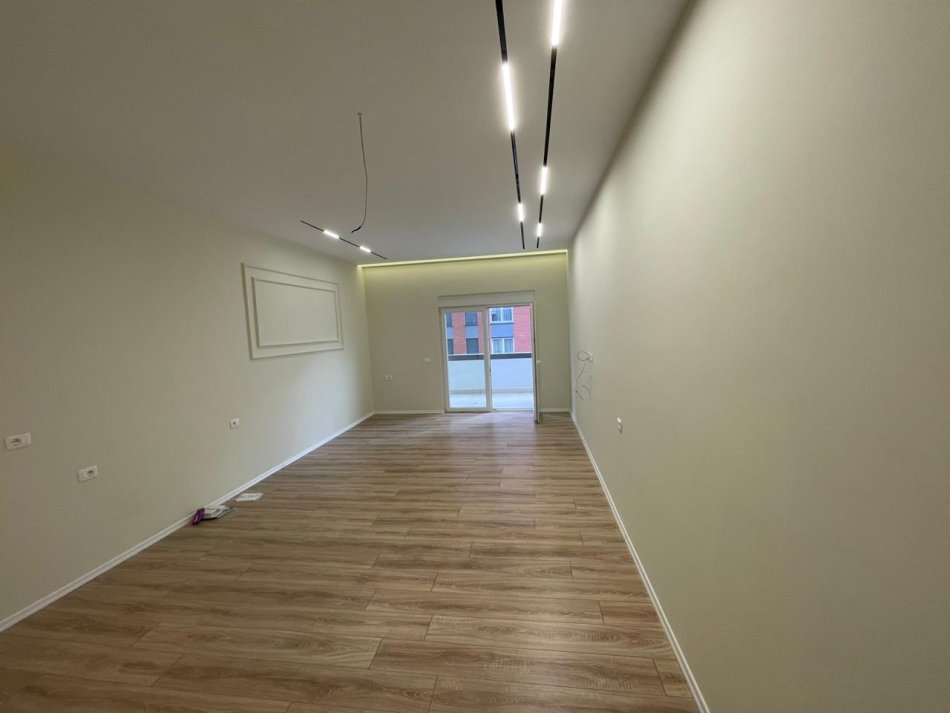 Tirane, jepet me qera apartament 2+1 Kati 2, 106 m² 700 € (Ali Demi)