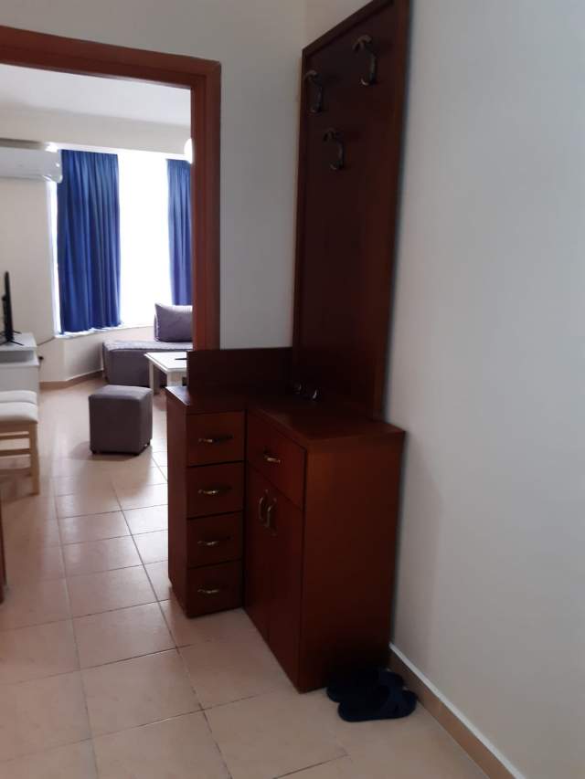 Tirane, jepet me qera apartament 1+1+BLK Kati 4, 78 m² 300 Euro (prane bar Artisti)