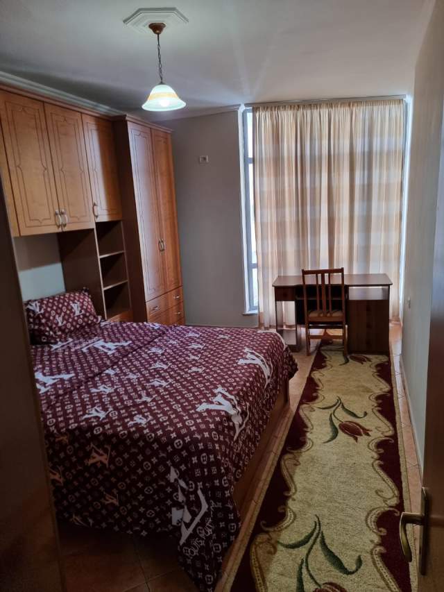 Tirane, jepet me qera apartament Kati 4, 400 Euro Yzberisht