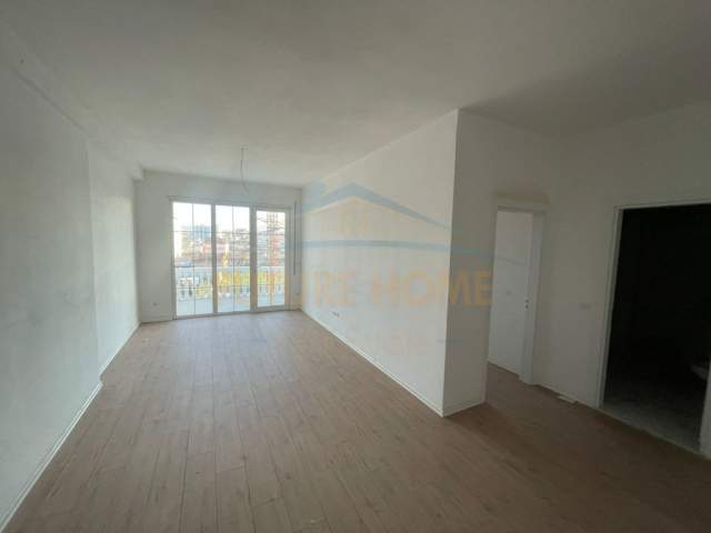 Tirane, shitet apartament 1+1+BLK Kati 4, 81 m² 54000 Euro (Bulevardi Blu)