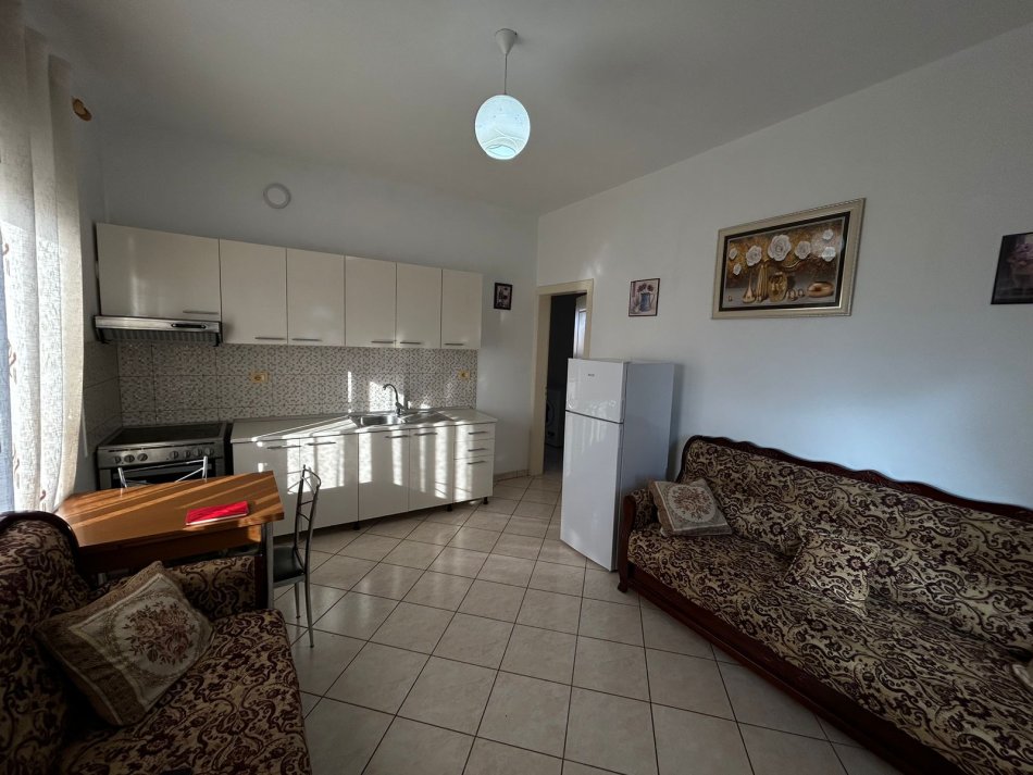 Tirane, jepet me qera apartament 1+1+Aneks+Ballkon Kati 2, 71 m² 320 € (laprake)