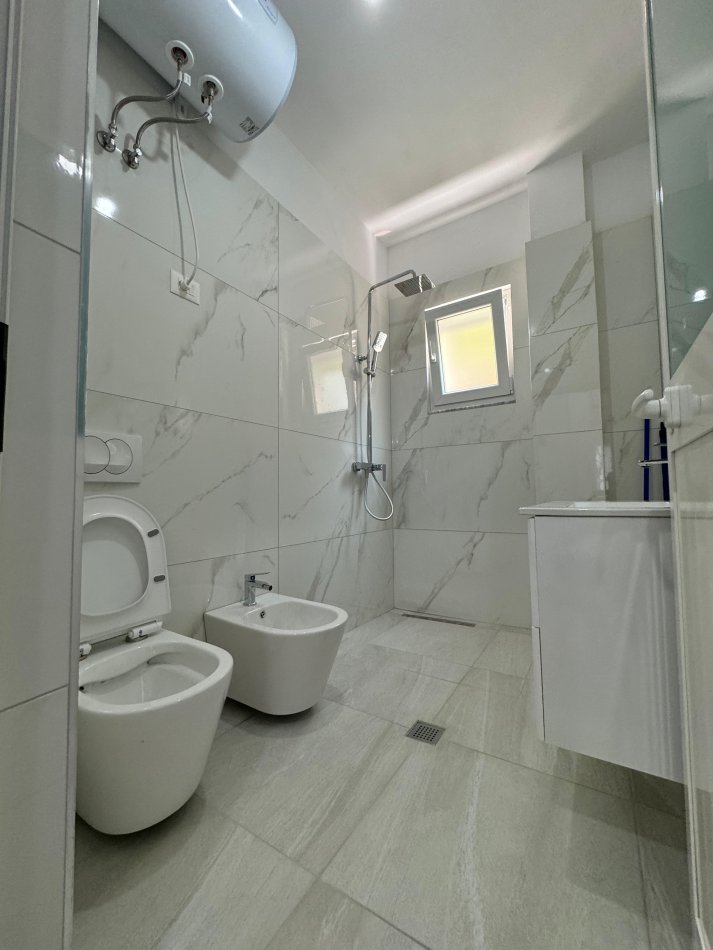Tirane, jepet me qera apartament 1+1+Ballkon Kati 1, 65 m² 600 € (Pjeter Budi)