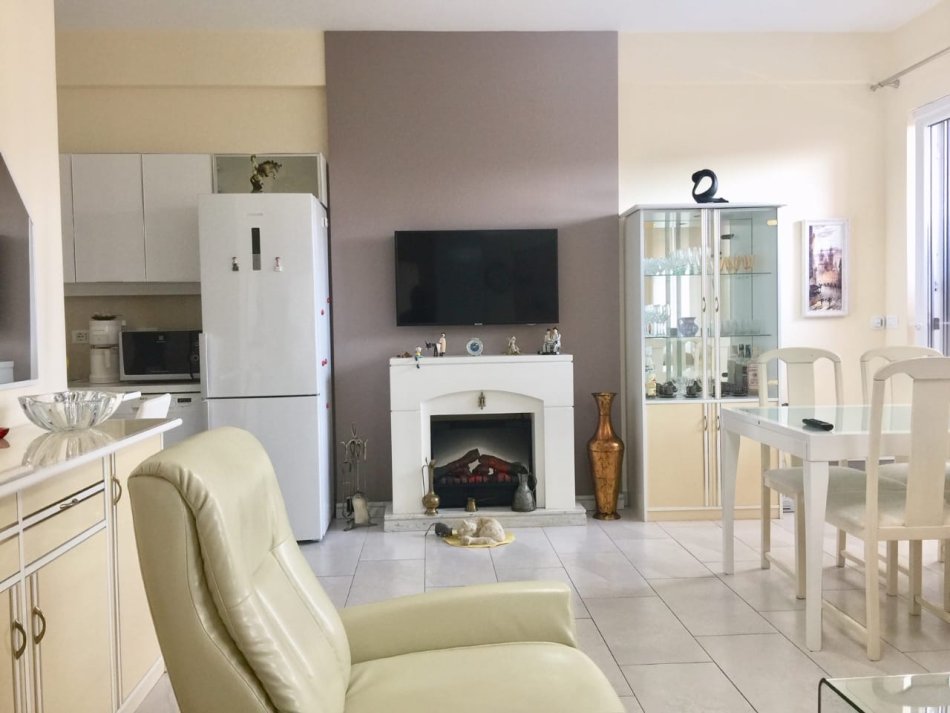 Tirane, jepet me qera apartament 1+1+Ballkon Kati 7, 68 m² 650 € (Rr. E Bogdaneve)