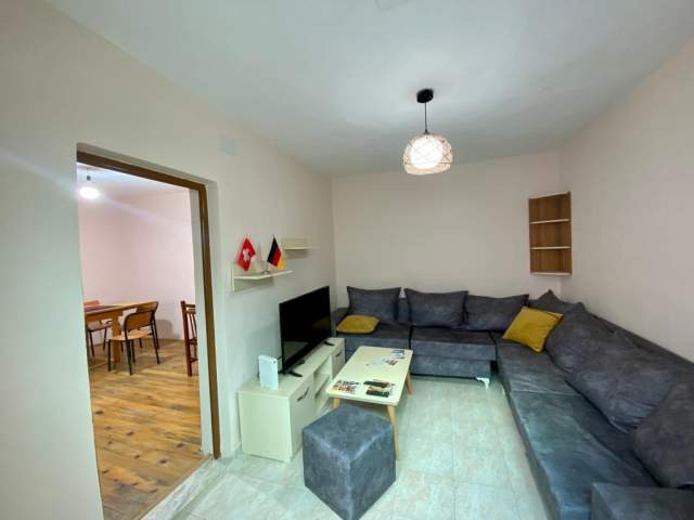 Tirane, jepet me qera Vile 2+1 Kati 1, 85 m² 320 Euro (Xhamlliku)