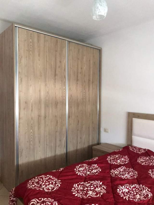 Tirane, jepet me qera apartament 1+1 Kati 3, 70 m² 400 Euro (rruga Jordan Misja)