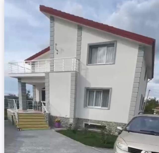 Tirane, shitet Vile 5+1+A Kati 1, 313 m² 250.000 Euro (LUNDER)
