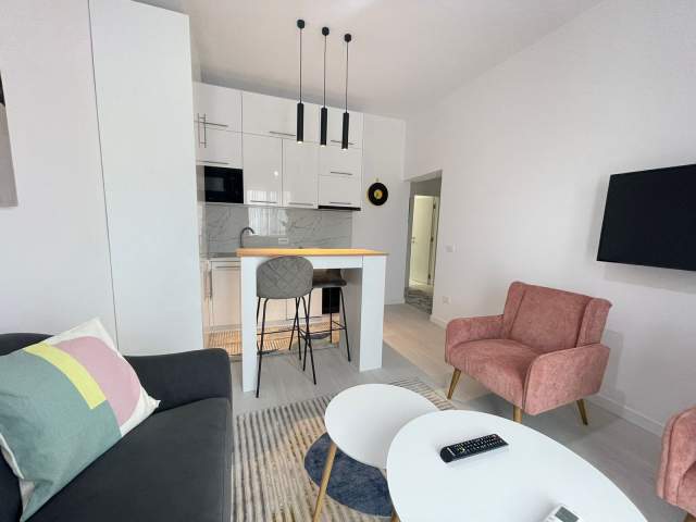 Tirane, jepet me qera apartament 2+1+BLK Kati 3, 80 m² 550 Euro (Kafe Flora)