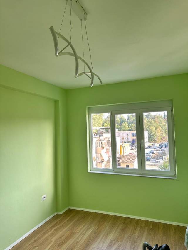 Tirane, jepet me qera apartament 3+1+BLK Kati 6, 110 m² 500 Euro (rruga Adem Jashari)