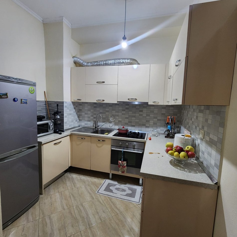 Tirane, jepet me qera apartament 2+1 Kati 3, 92 m² 600 €