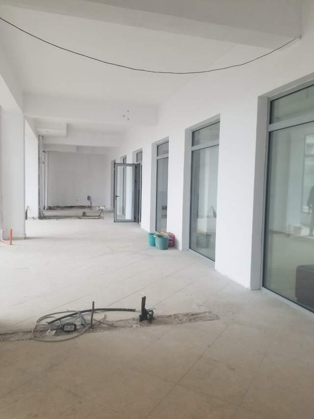 Elbasan, shitet ambjent biznesi 300 m² 160.000 Euro