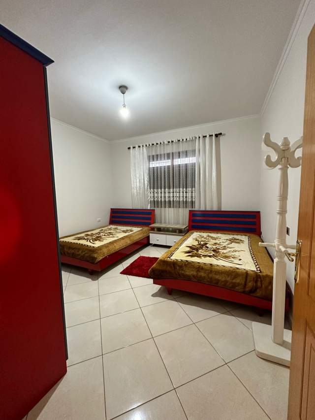 Tirane, jepet me qera shtepi 2+1+BLK Kati 2, 100 m² 400 Euro (rruga gjon mili)