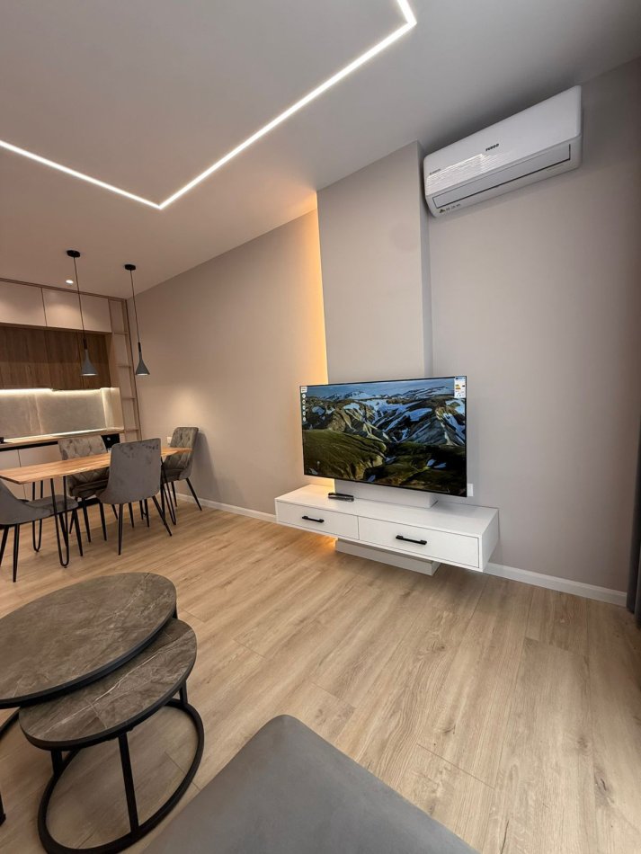 Tirane, jepet me qera apartament 1+1 Kati 8, 70 m² 450 € (yzberisht)